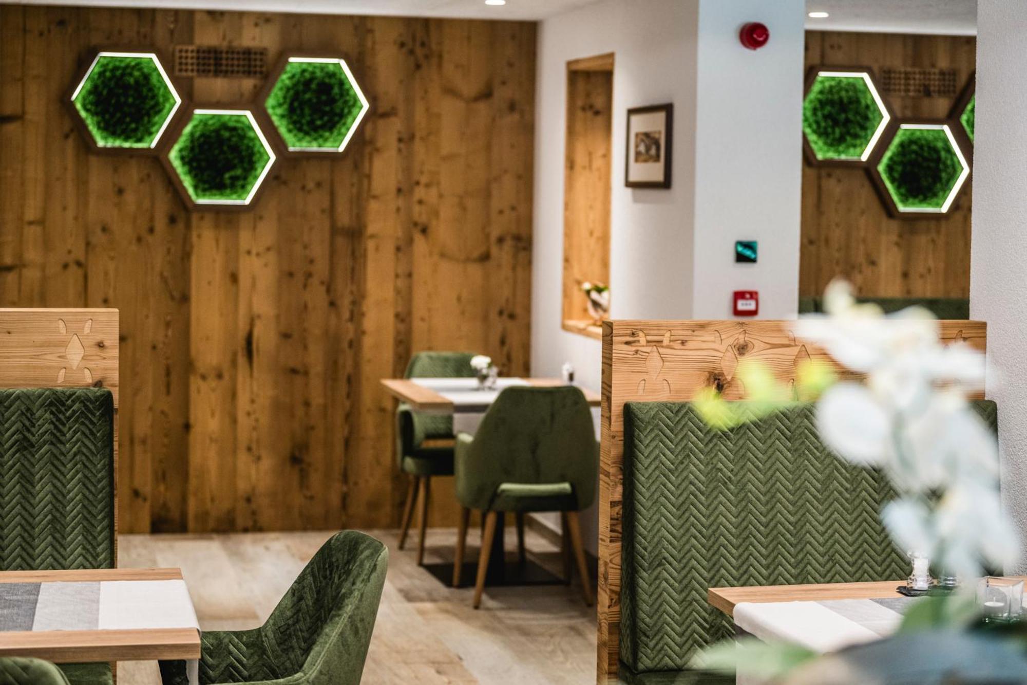 Hotel Vernel Santa Cristina Val Gardena Kültér fotó